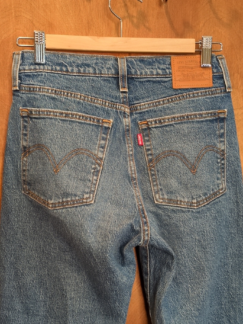 Levi's Wedgie Straight Jeans Medium Wash Size 26 - Picture 4 of 10